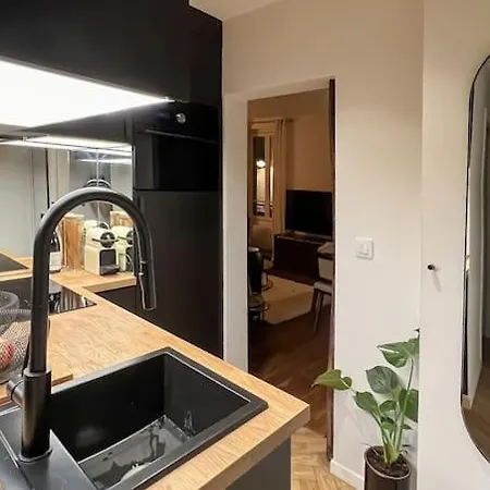 Why ? Why Montmartre ? 아파트 파리