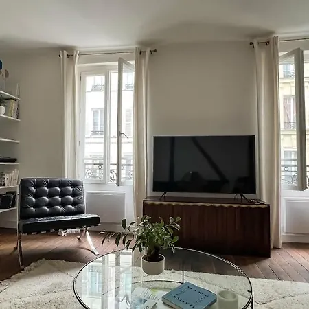 Why ? Why Montmartre ? 아파트