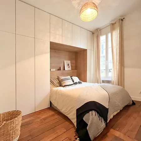 Why ? Why Montmartre ? Appartement Parijs