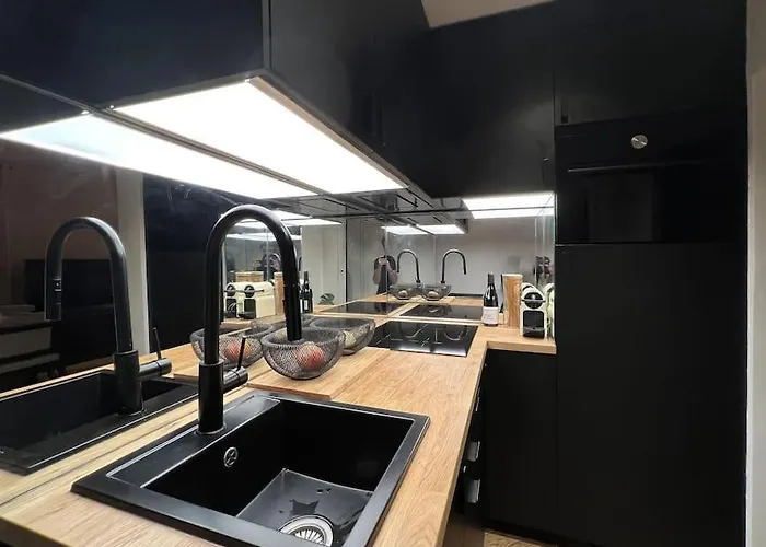 Why ? Why Montmartre ? 아파트 파리