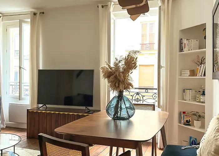 Why ? Why Montmartre ? *