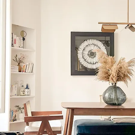 Why ? Why Montmartre ? Lägenhet